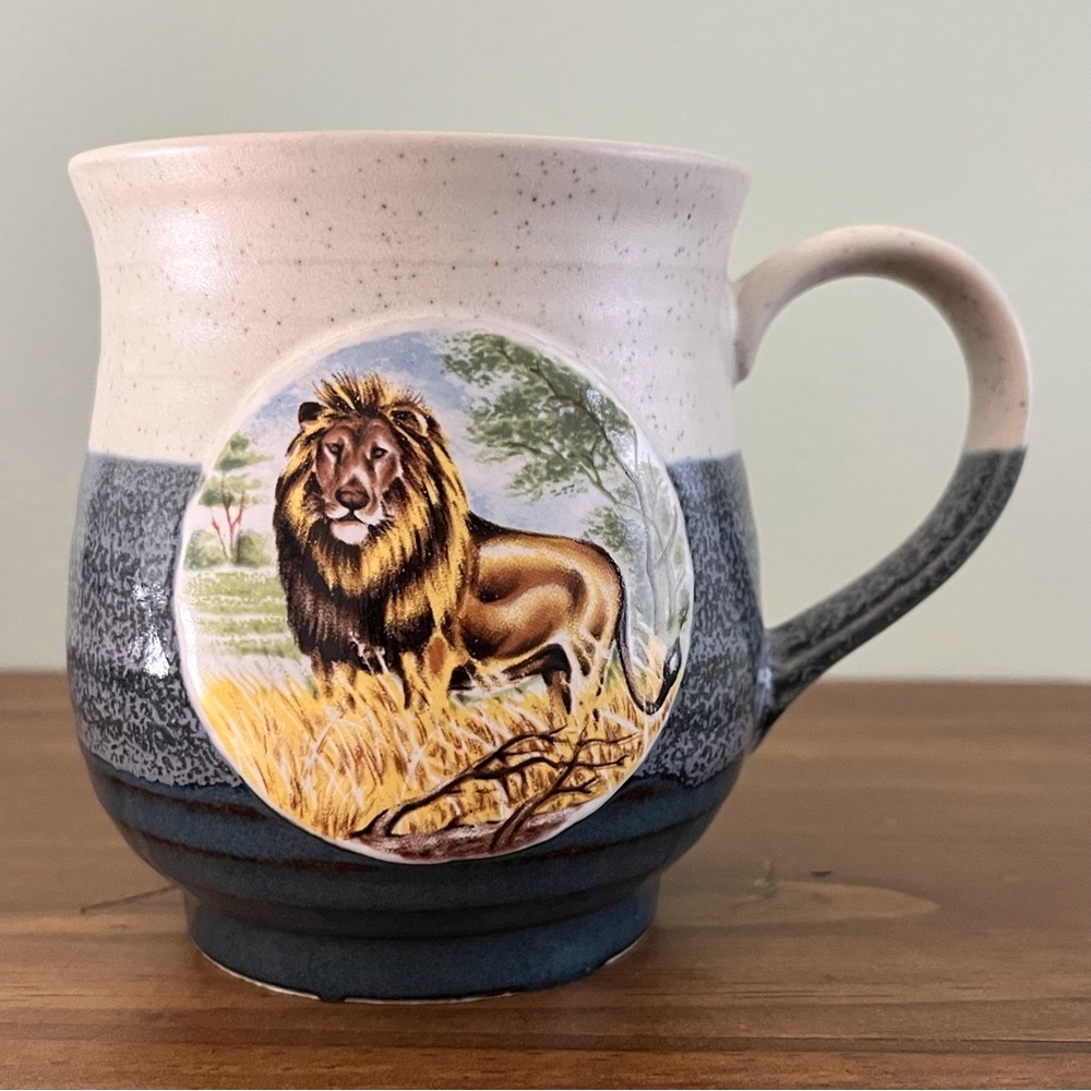 Otagiri Lion Stoneware Mug with Blue and Cream Speckle Design